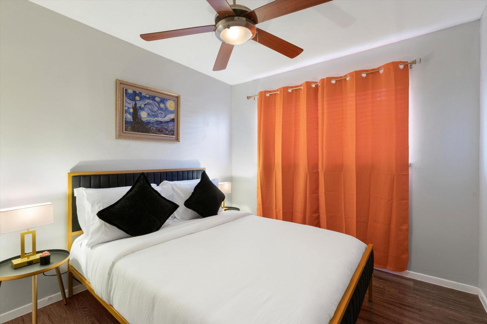 Mins 2 Downtown - King Bed - Private Stays Austin Eksteriør billede
