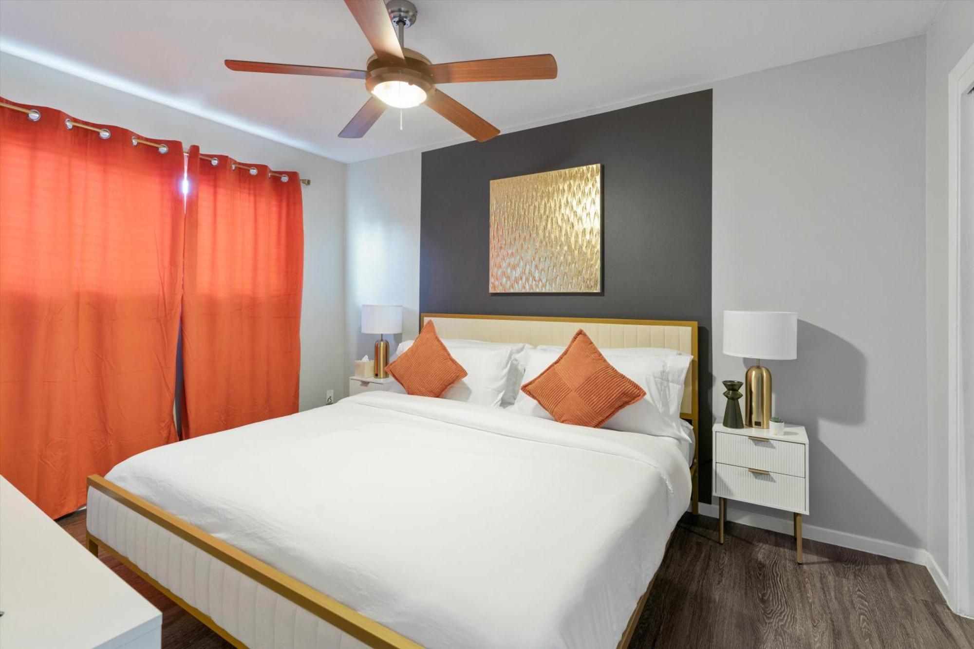 Mins 2 Downtown - King Bed - Private Stays Austin Eksteriør billede