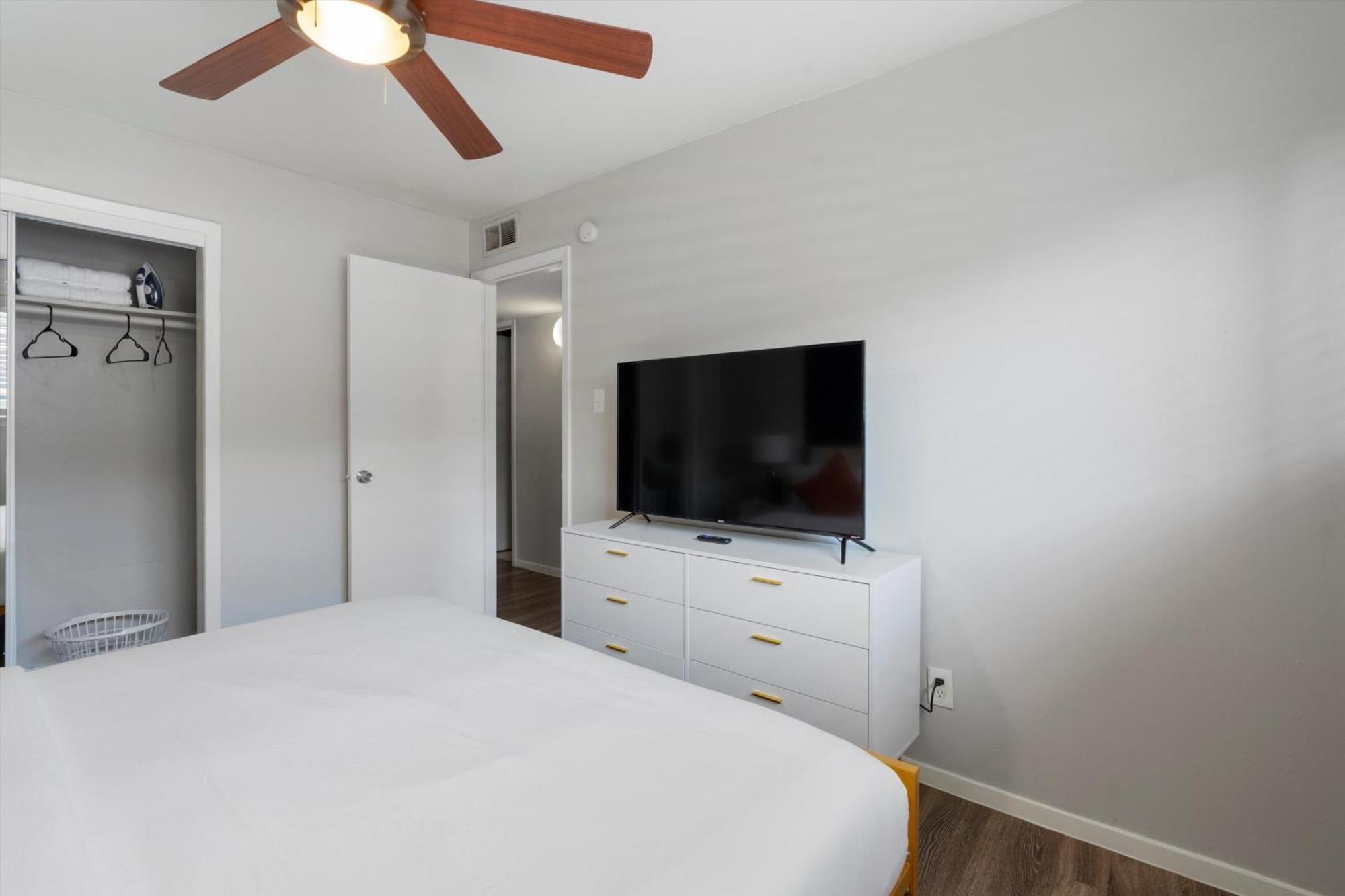 Mins 2 Downtown - King Bed - Private Stays Austin Eksteriør billede