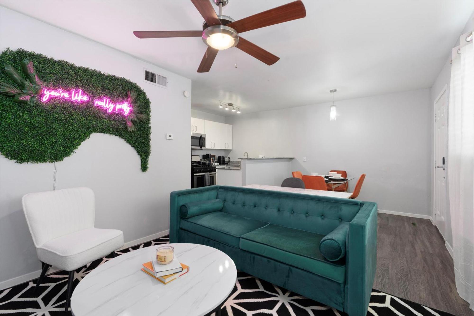 Mins 2 Downtown - King Bed - Private Stays Austin Eksteriør billede