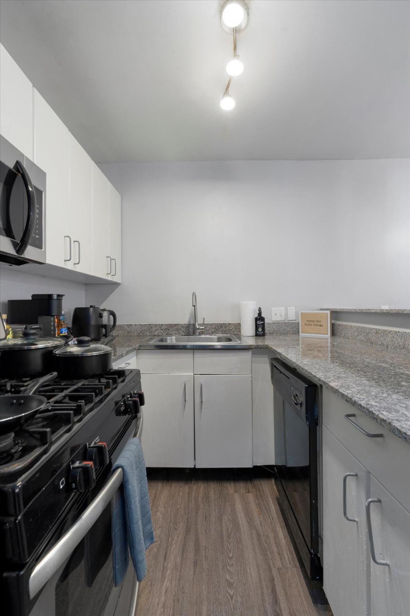 Mins 2 Downtown - King Bed - Private Stays Austin Eksteriør billede