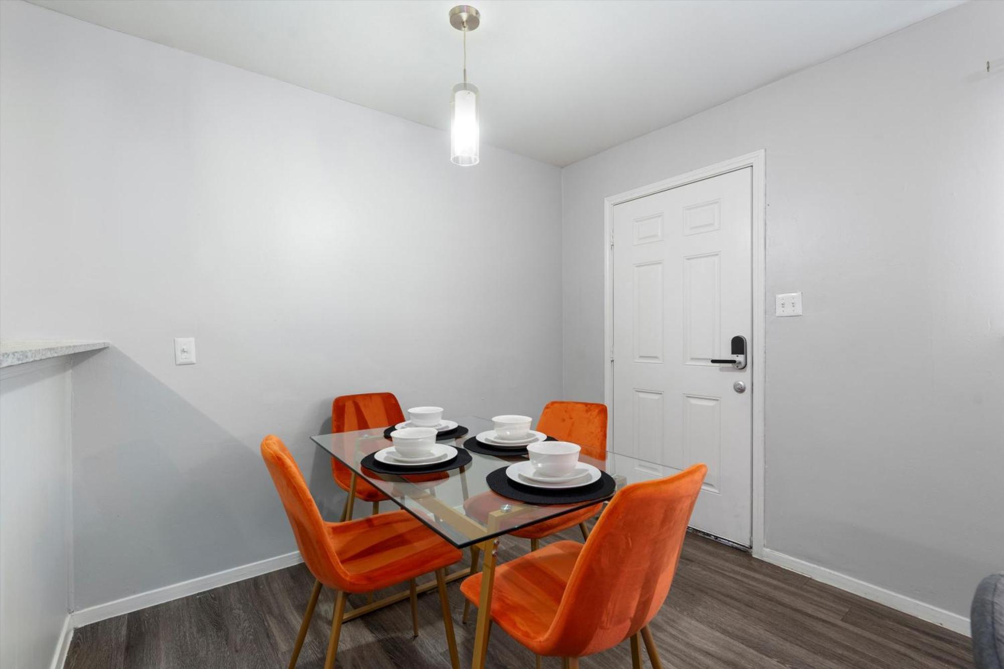Mins 2 Downtown - King Bed - Private Stays Austin Eksteriør billede
